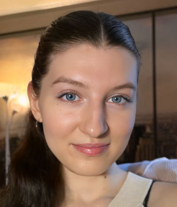 <strong>Elena R.</strong>